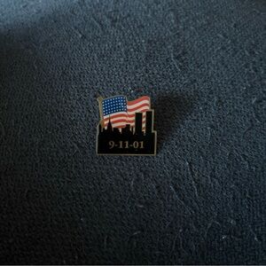 9/11 Twin Towers American Flag Remember Lapel Hat Tie Tack Pin Vtg, NYC, 9-11-01